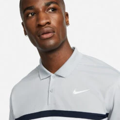 Nike Dry Victory Colourblock Golf Polo Shirt -Golf Master Shop Nike SS22 Dry Victory Colourblock Golf Polo Shirt DH0845 077 M Smoke Grey Obsidian White model 2